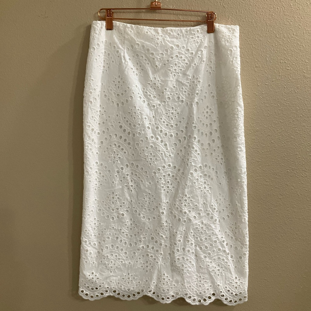 Preston & York Women’s 6 eyelet white skirt